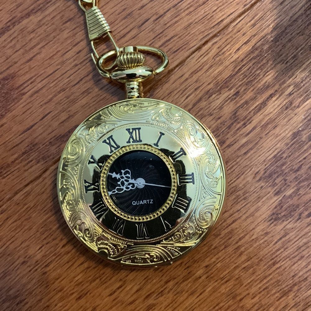 Vintage Roman pocket watch with chain gold. New in box